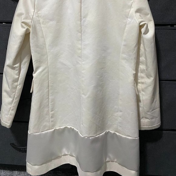 Absolutely Gorgeous, Classy Ivory Canvas/Silk Coach Coat Size 8 - Picture 4 of 7